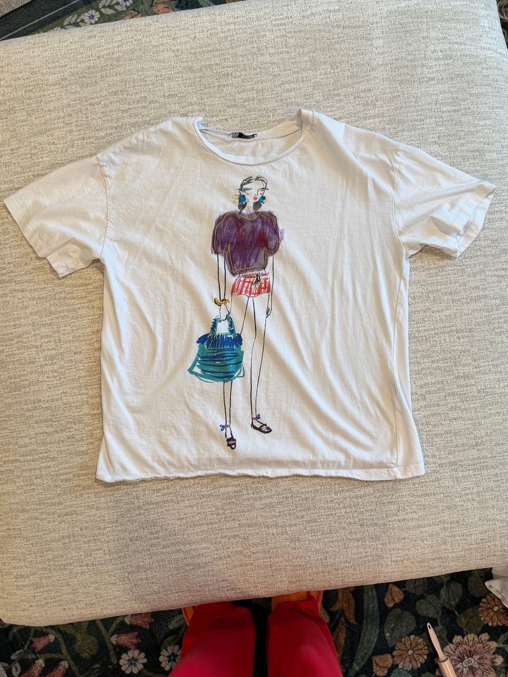 Zara White Short-Sleeve Tee with Colorful Fashion Illustration